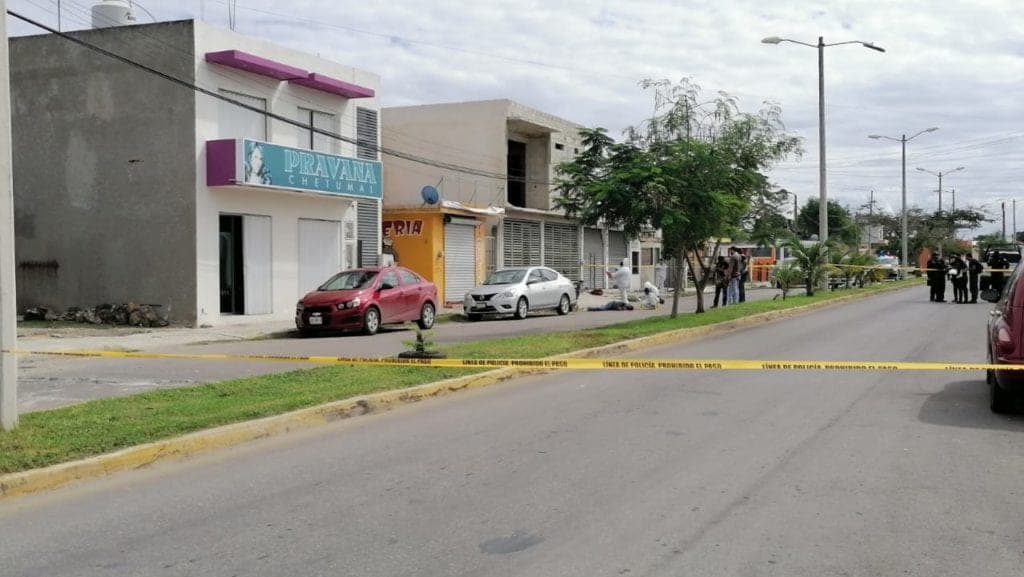 Sicarios asesinan a balazos a ex policía en Chetumal