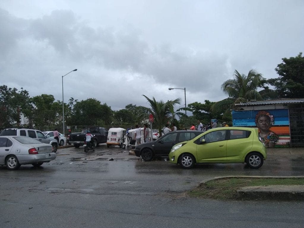 Muere mototaxista embestido por camioneta en Playa del Carmen