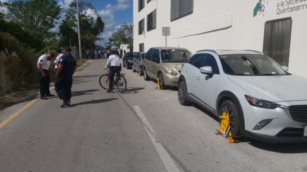 Croquistas obligan a retirar ‘arañas’ de parquímetro, en Playa del Carmen