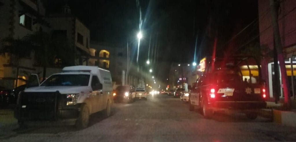 Hallan a hombre ahorcado en hotel de Playa del Carmen; se sospecha homicidio