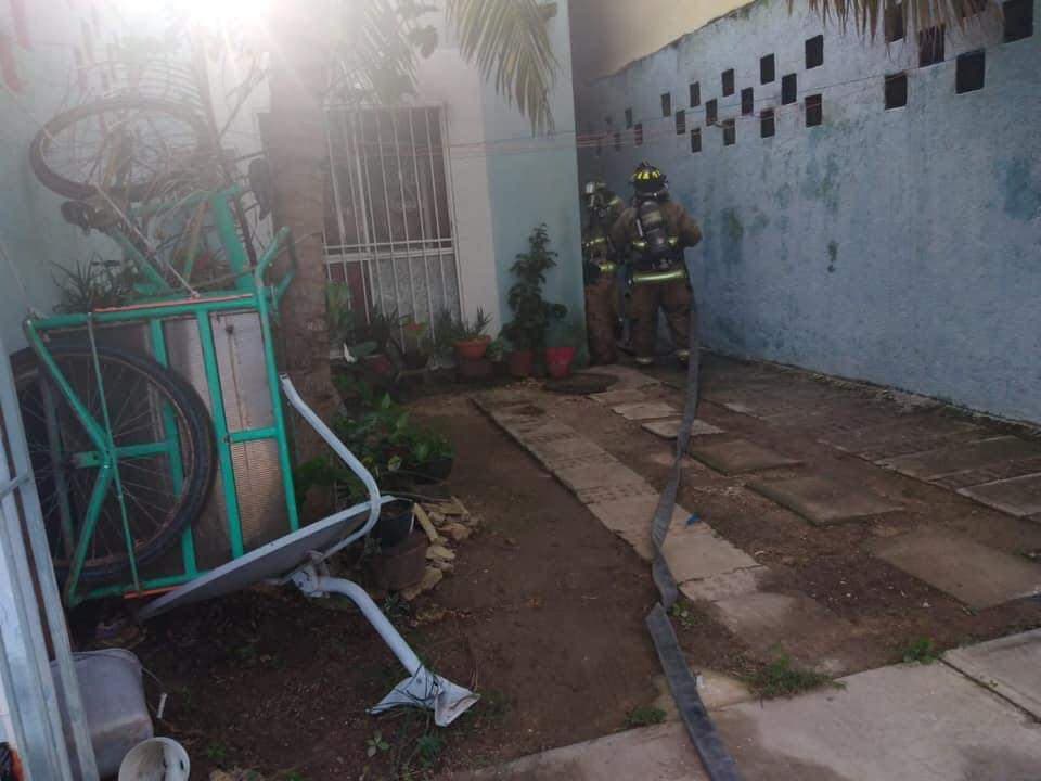 ¡Perdieron todo! se incendia casa en Playa del Carmen