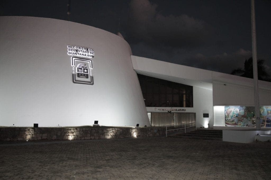 Recibe Congreso propuesta para exigir residencia de 10 años a funcionarios