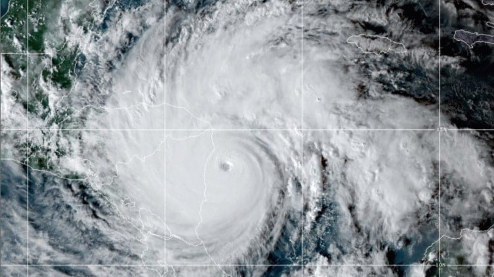 “Iota” toca tierra en Nicaragua como categoría 5