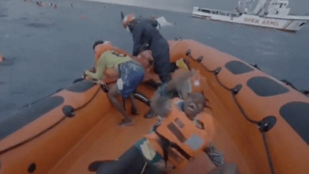 Mujer pierde a su bebe tras naufragio en el Mediterráneo