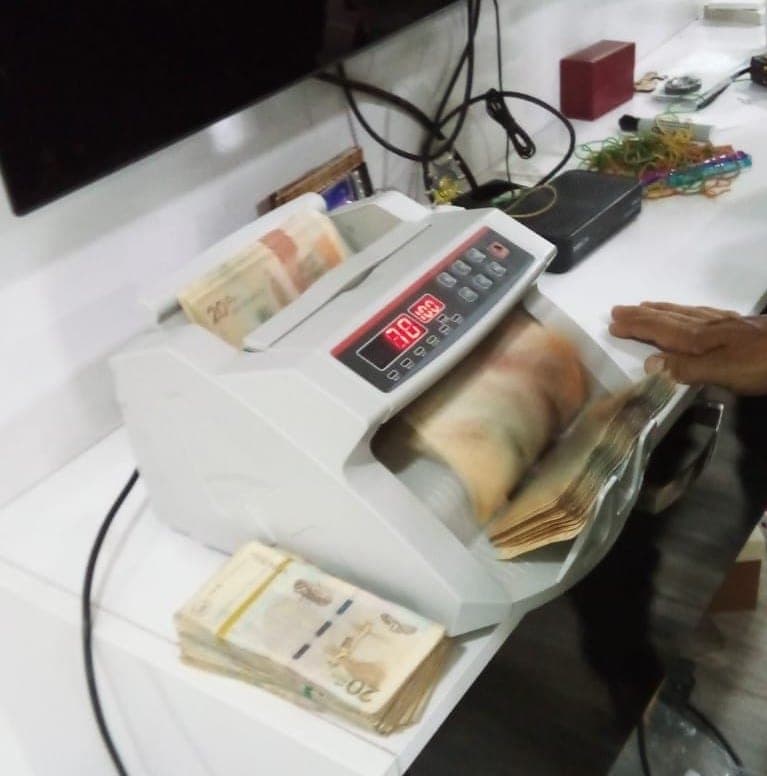 Encuentran dos escondites pertenecientes a narcos con 2,3 millones de dólares en efectivo