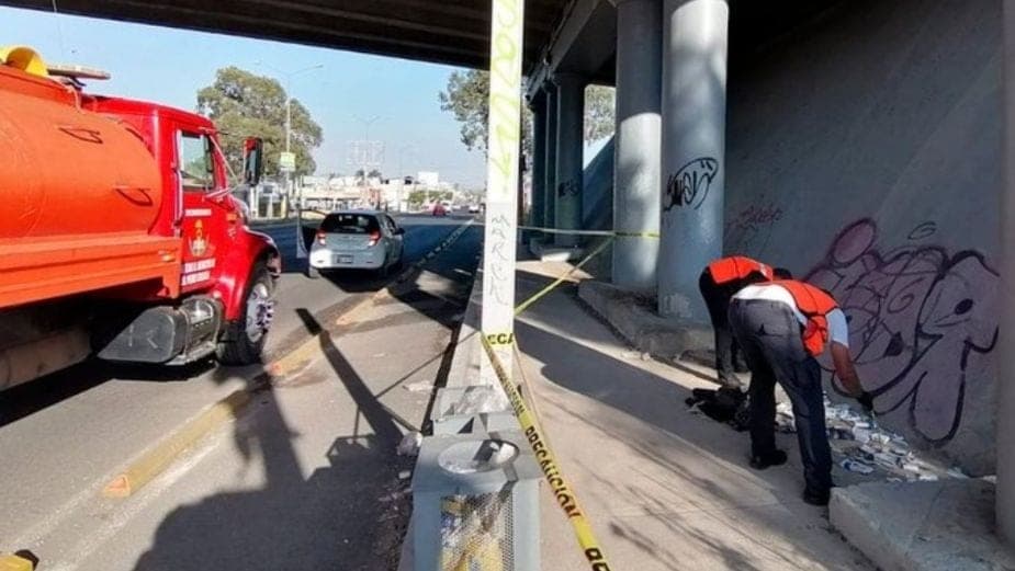 Aparecen tiradas cajas de pruebas de COVID-19, en Bulevar de Forjadores