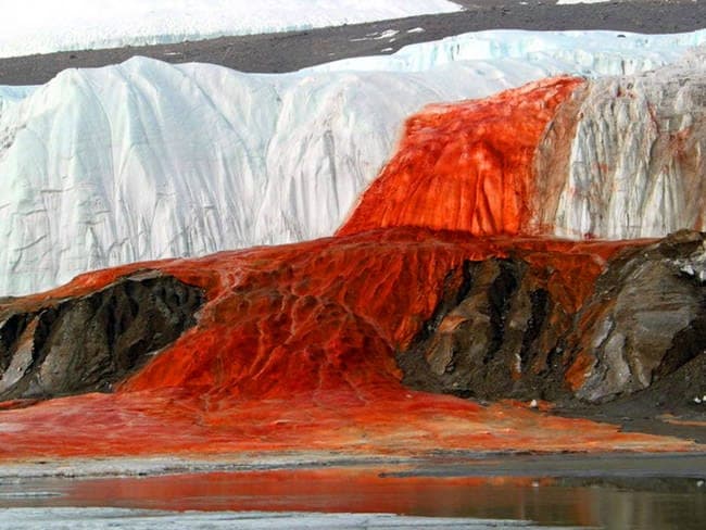 FOTOS: Por esta razón las 'Cataratas de Sangre' tienen este misterioso color