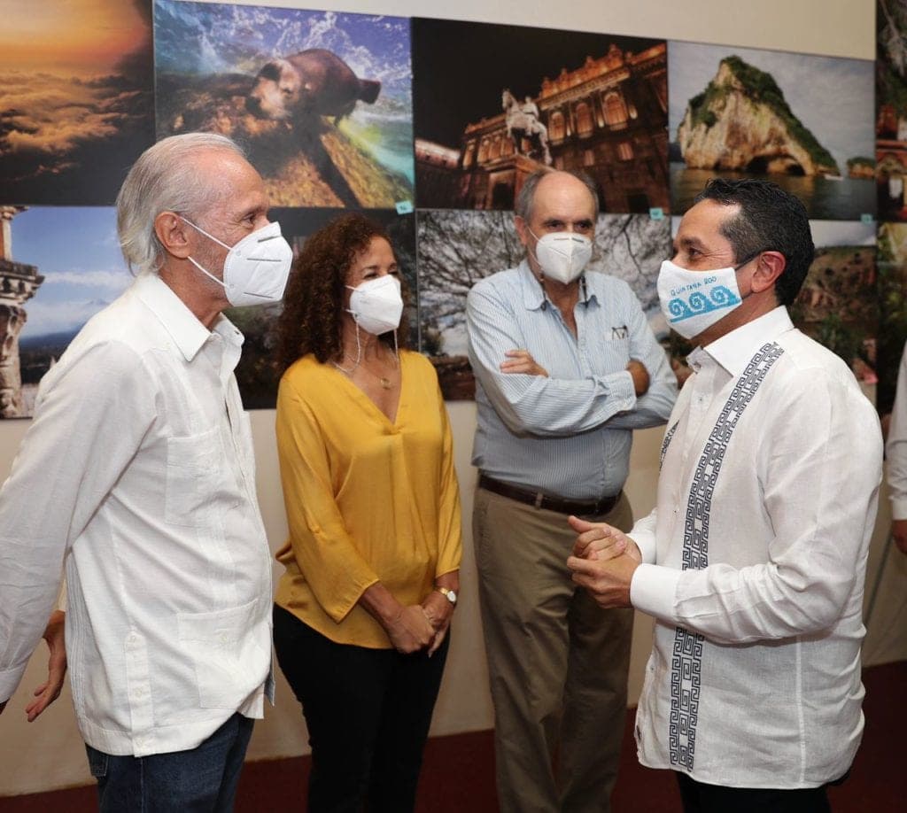 Participa Carlos Joaquín en la clausura de conferencias “Cancún 50 años”