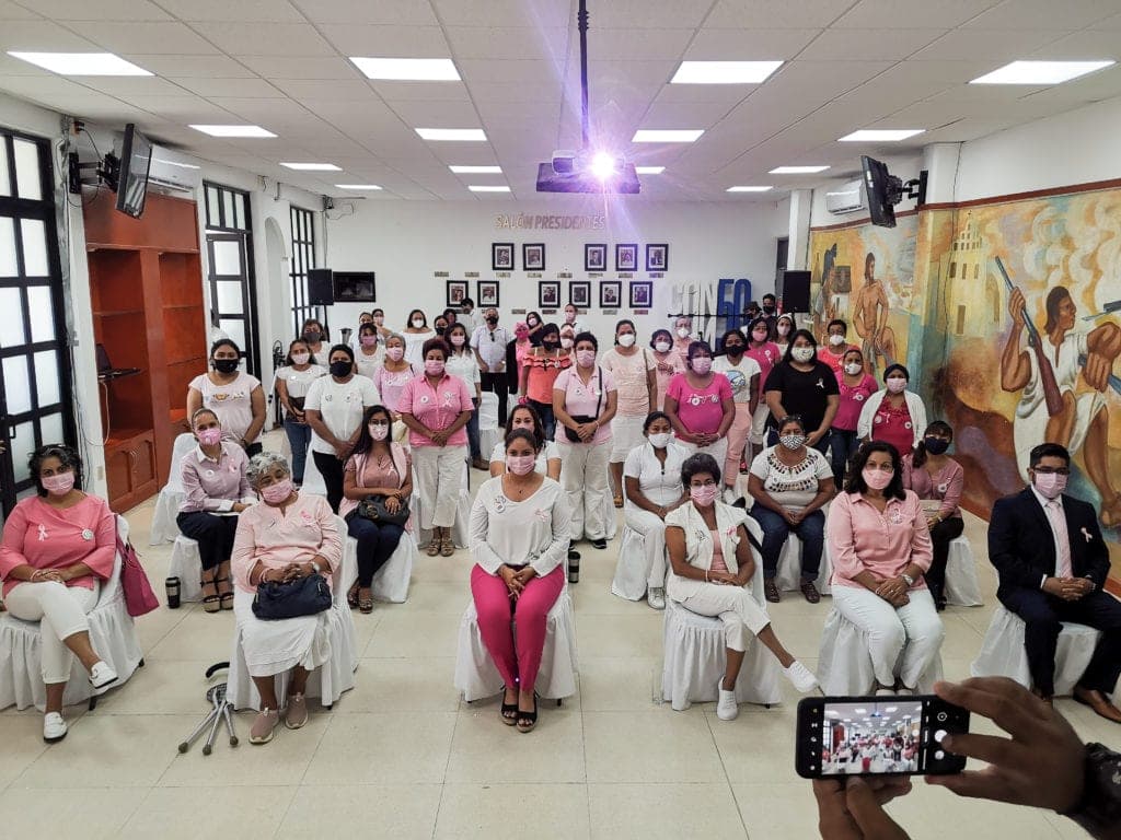 Sensibilizan a las mujeres contra el cáncer de mama en Cancún