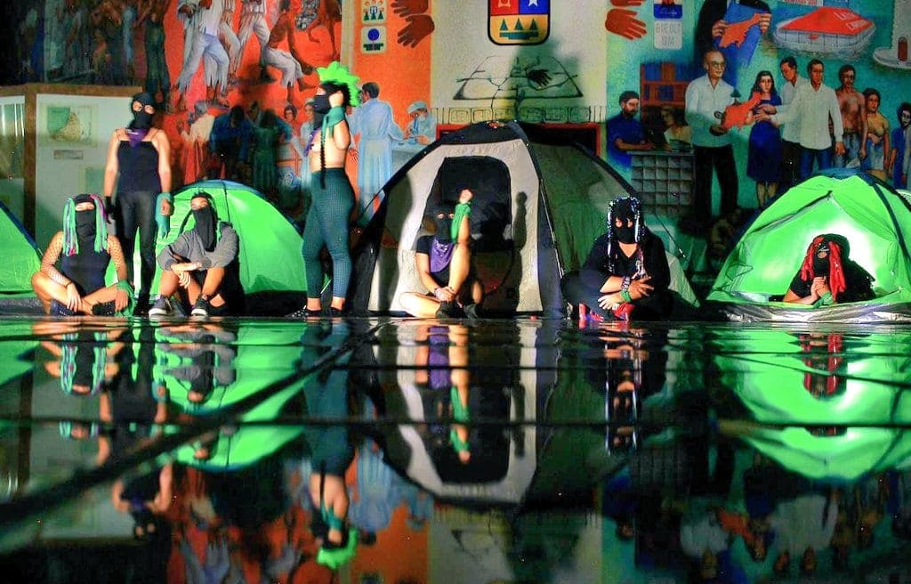 Continúa en manos de feministas el Congreso del Estado