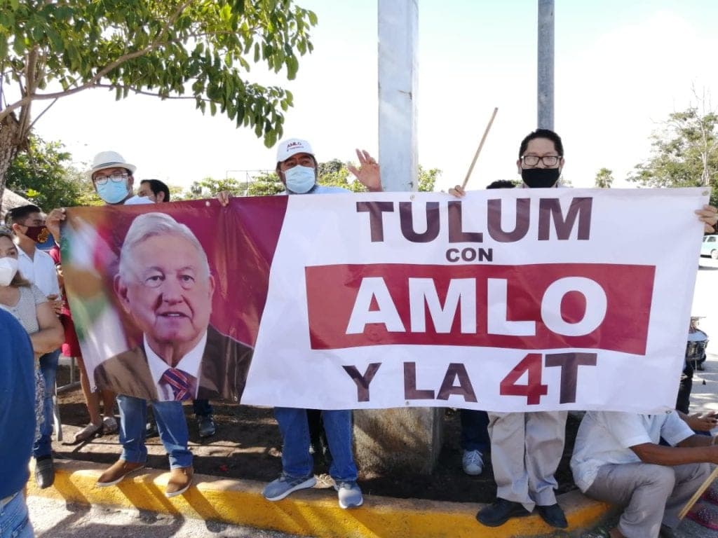 Galería: Multitud recibe a AMLO en Tulum con peticiones, reclamos y alabanzas