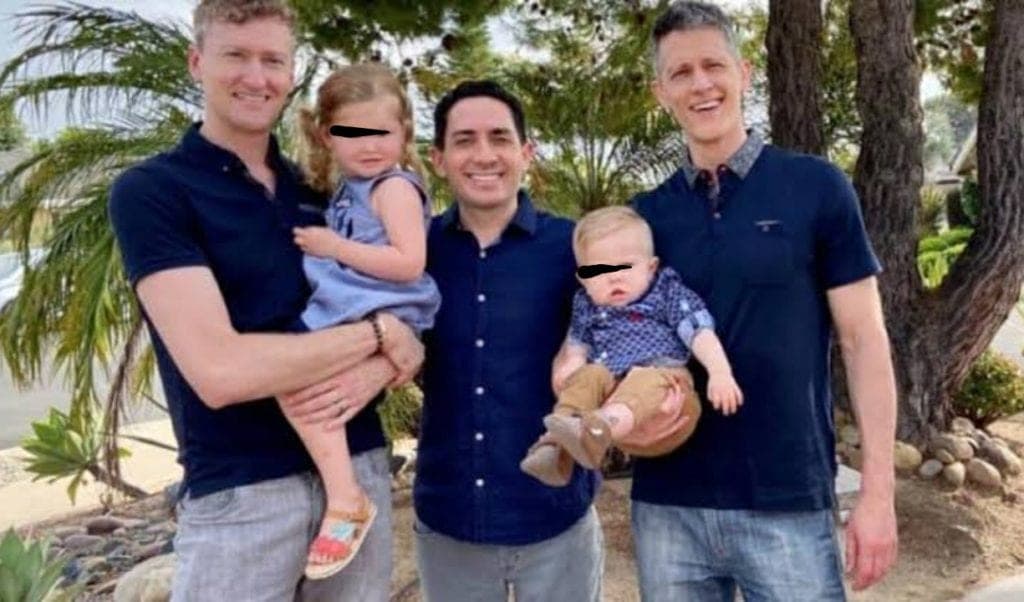 Reconocen primer familia poliamorosa legalmente en EU de 2 niños y 3 hombres