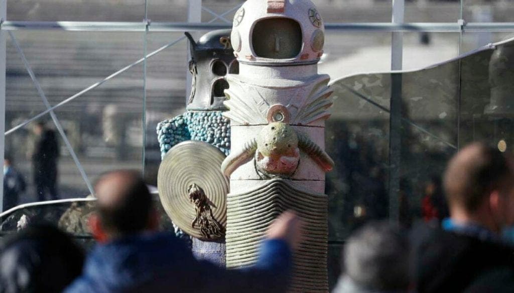 Critican pesebre 'futurista' en el Vaticano; aparece un astronauta y "Darth Vader"