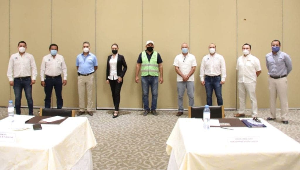 Gobierno de Puerto Morelos y hoteleros se organizan para labores de bacheo en Crococun