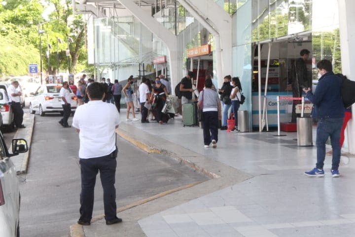 Prestadores de servicios preocupados por caída de visitantes vía terrestre a Cancún