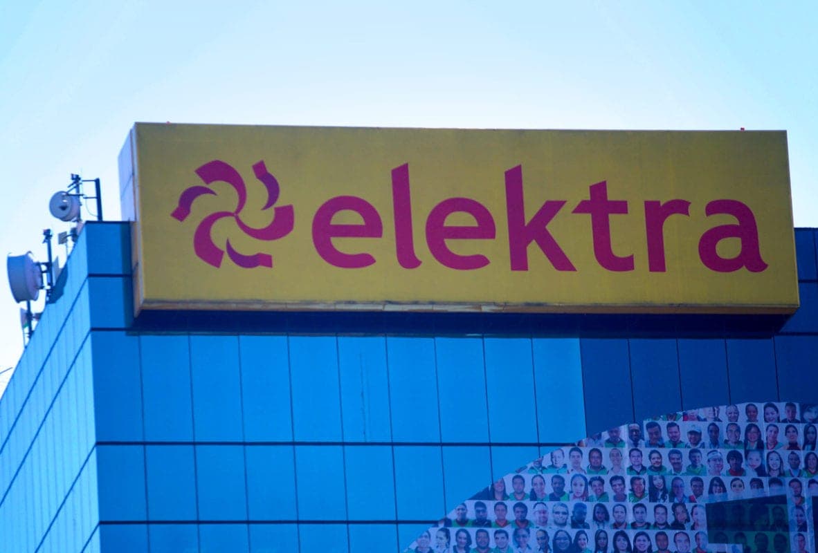 Confirman millonaria deuda de Elektra al SAT