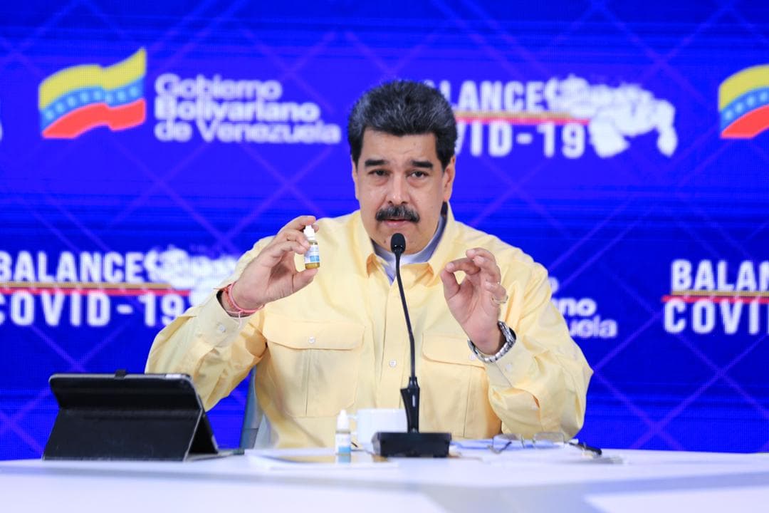 Nicolás Maduro presenta 'gotas milagrosas' que neutralizan el Covid-19