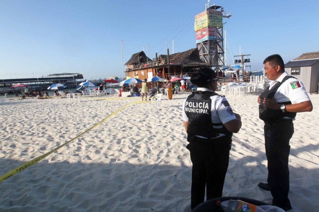 Investigan asesinato en playa tortuga en la Zona Hotelera de Cancún