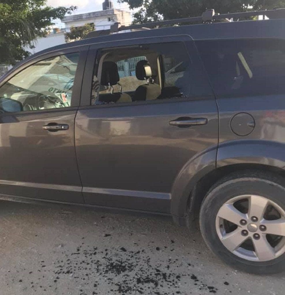 Crecen denuncias por "cristalazos" en estacionamientos de Playa del Carmen
