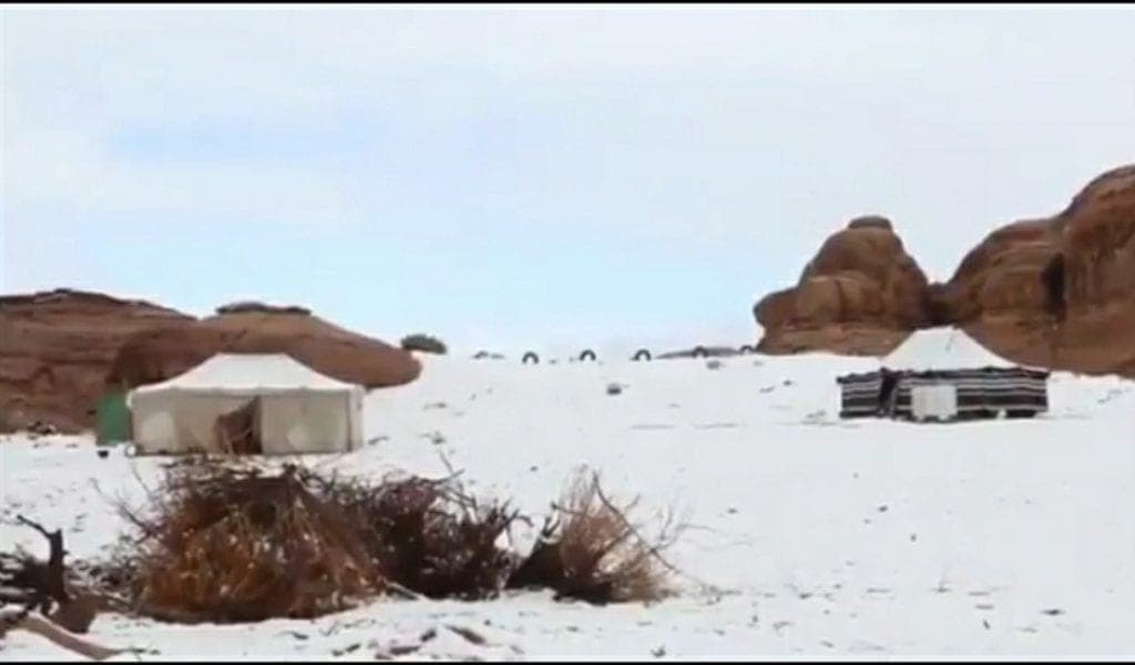 Videos y fotos: Cae nieve en el Sahara, por cuarta vez en 42 años