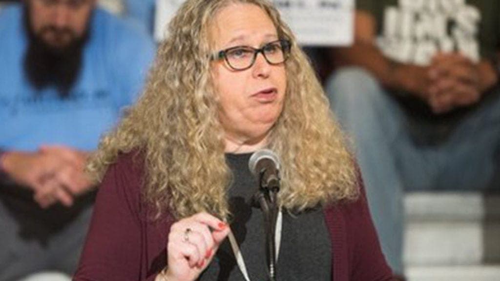 Joe Biden designa a médica transgénero como secretaria asistente de Salud