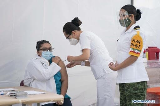 En México más de 329 mil trabajadores de salud han sido vacunados contra COVID-19