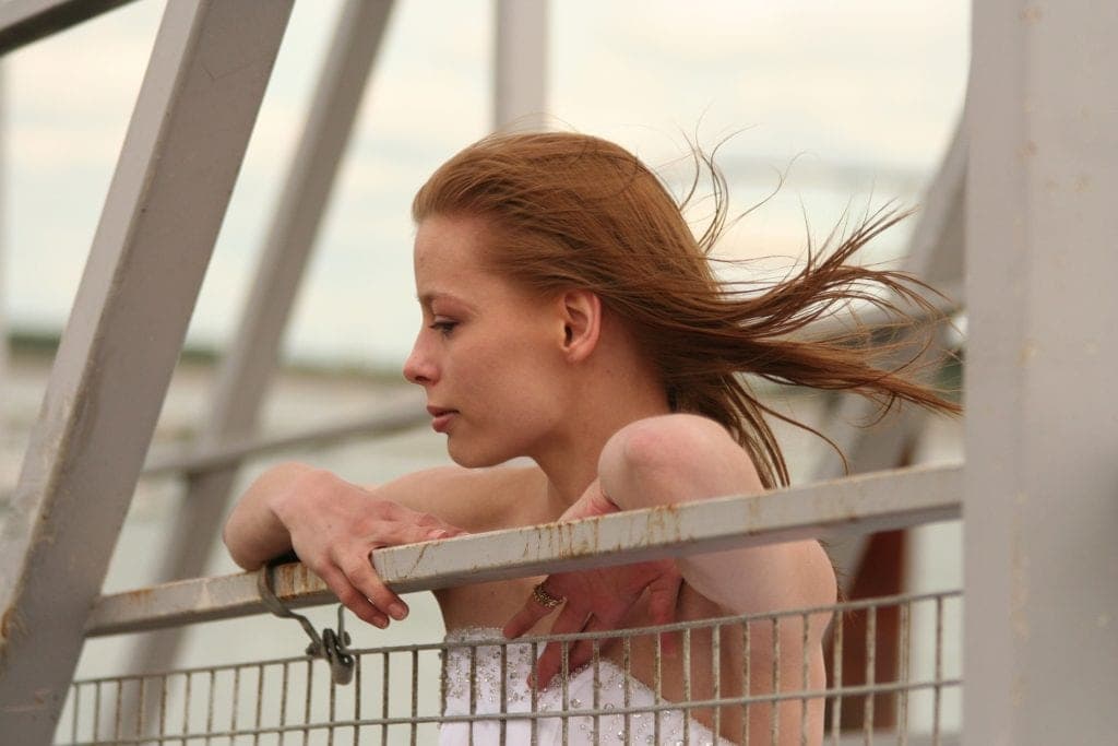 Novio se escapa y no llega a la boda, ella se casa con un invitado