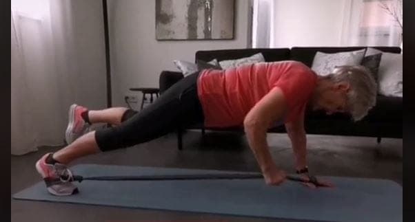 TIKTOK: Abuelita de 81 años se convierte en toda una celebridad del fitness