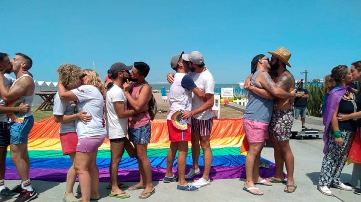 Alistan manifestación de besos y abrazos contra la homofobia en Tulum