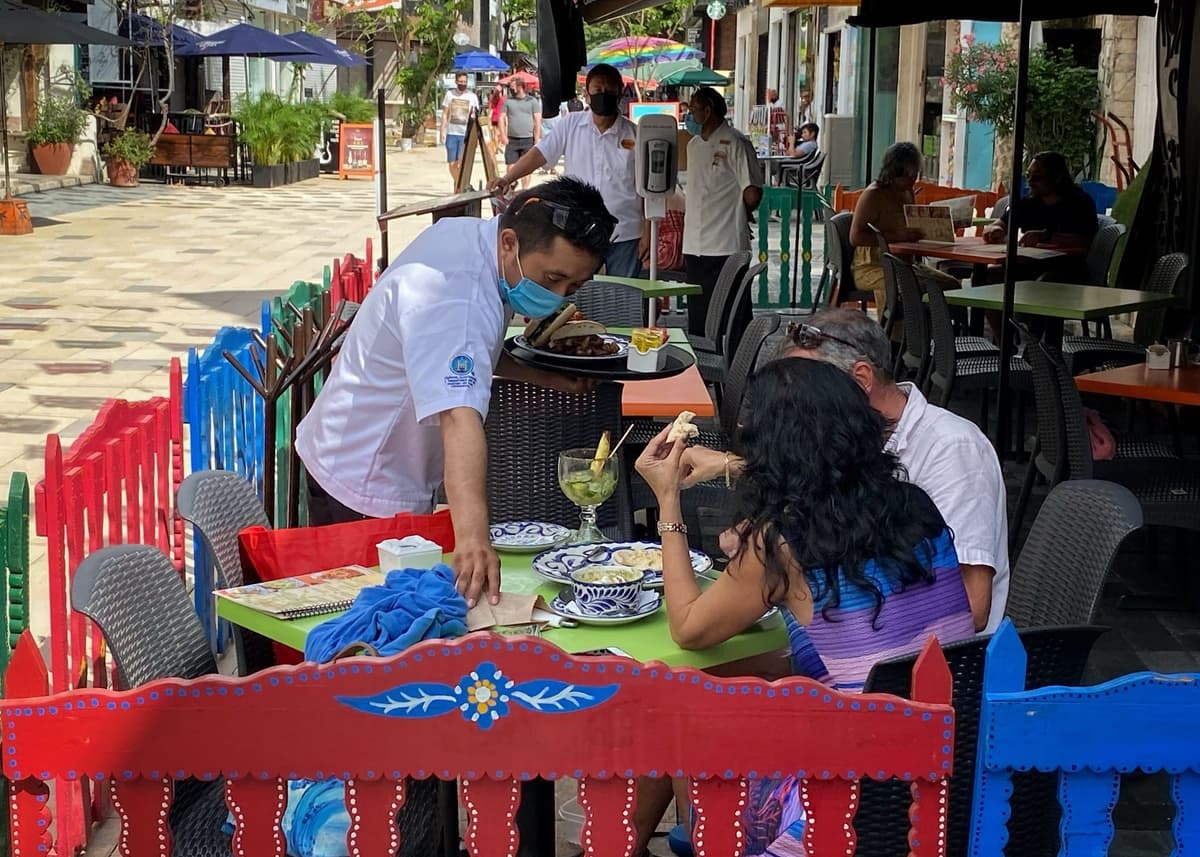 Más empresas prevén hacer más contrataciones y menos despidos en este año