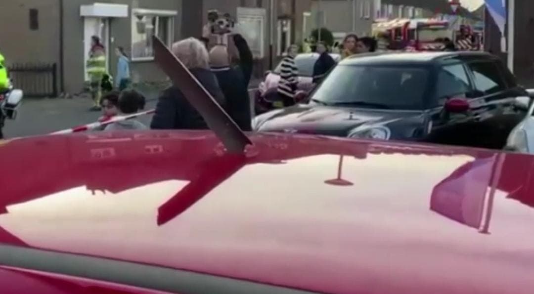 Video: Se desprenden fragmentos de motor de avión durante vuelo a Nueva York