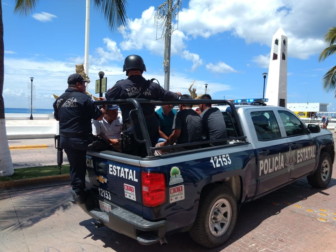 Detienen a comisionistas reincidentes por hostigar a visitantes de Cozumel