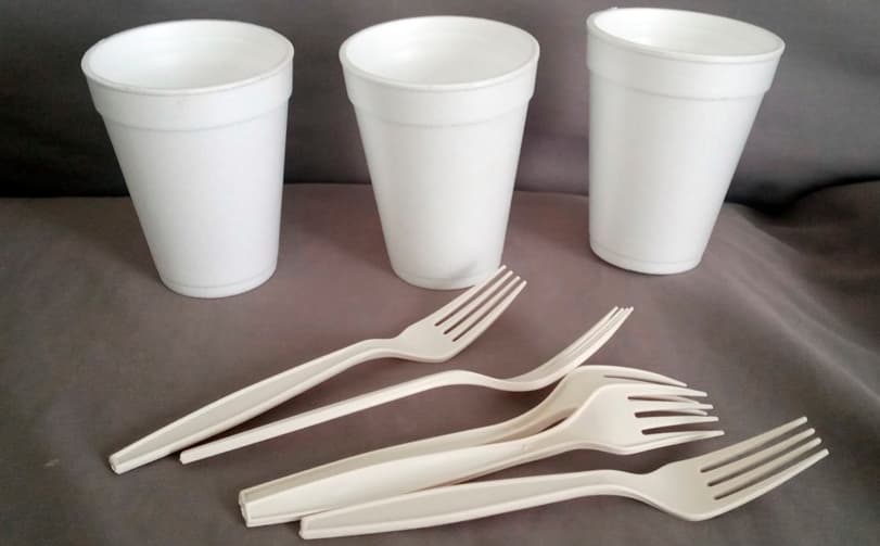 Reanudan campaña contra el uso de plásticos prohibidos en los negocios