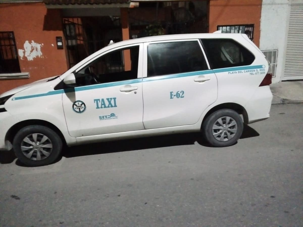 Roban dos taxis en una sola noche en Playa del Carmen