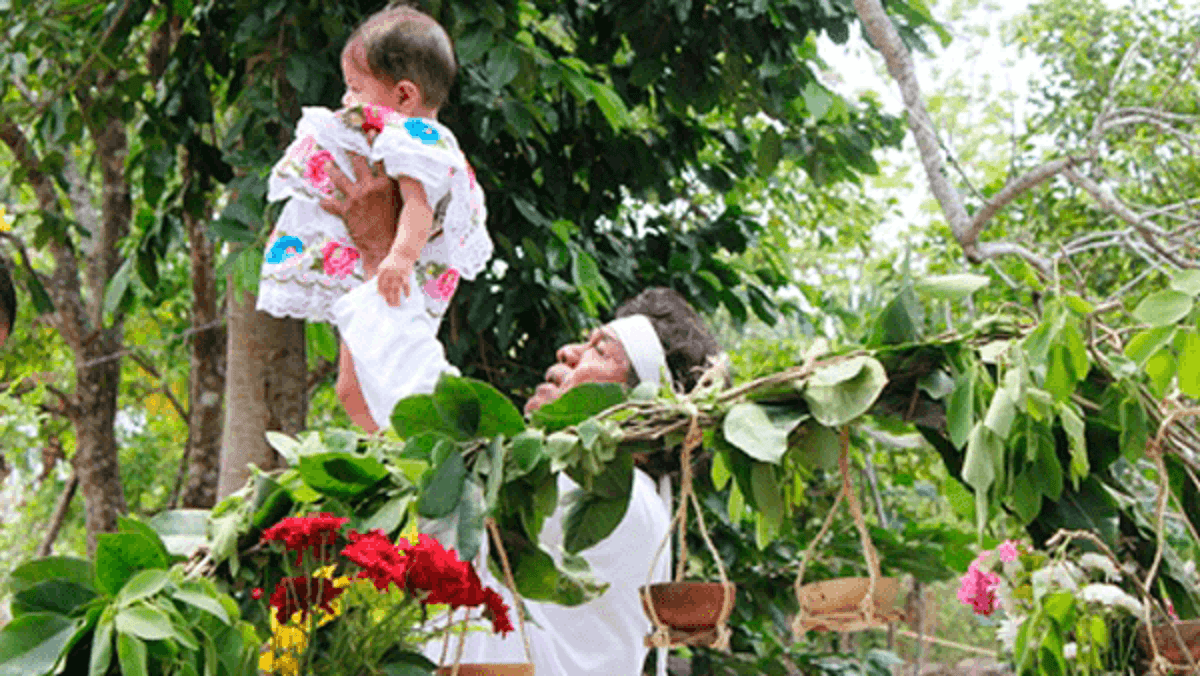 ¿Tienes un bebé? Conoce el ritual maya del Jéets’Méek para presentar a los pequeños