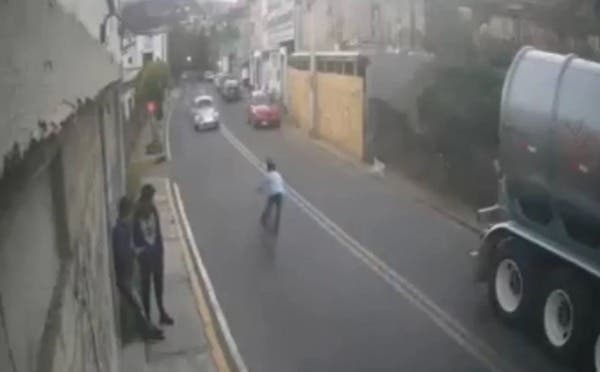 VIDEO: Un conductor atropella a un menor de 10 años y se da a la fuga en la CDMX