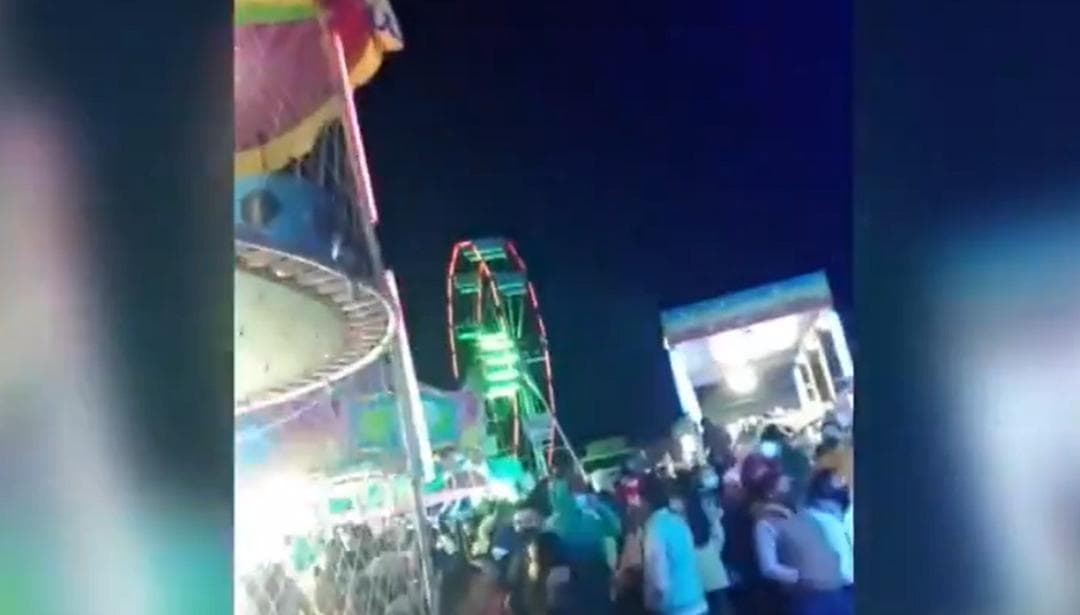 Video: Sacerdote se dice respaldado por Dios y arma fiesta patronal en Puebla