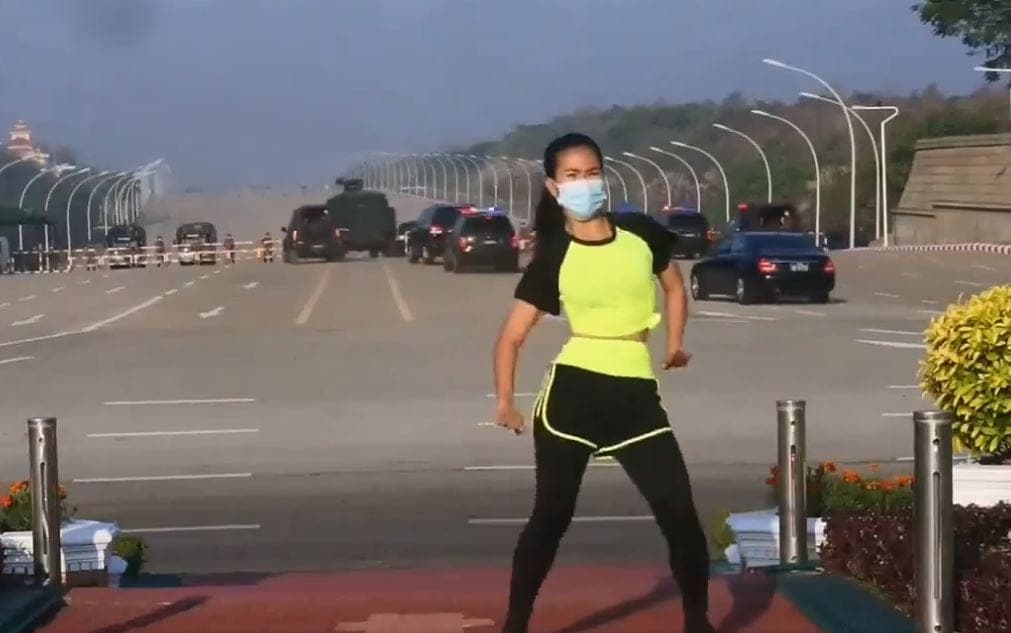 Video: Maestra de aerobics capta sin darse cuenta el golpe de Estado en Myanmar