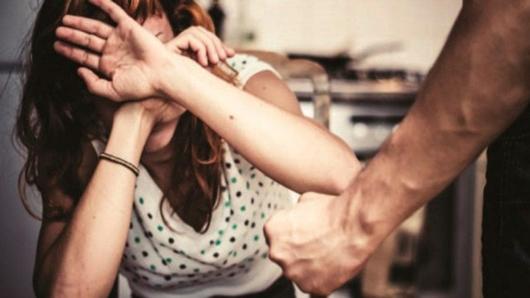 Asesinó a su esposa y luego la descuartizó tras haber peleado por una bolsa de papas fritas