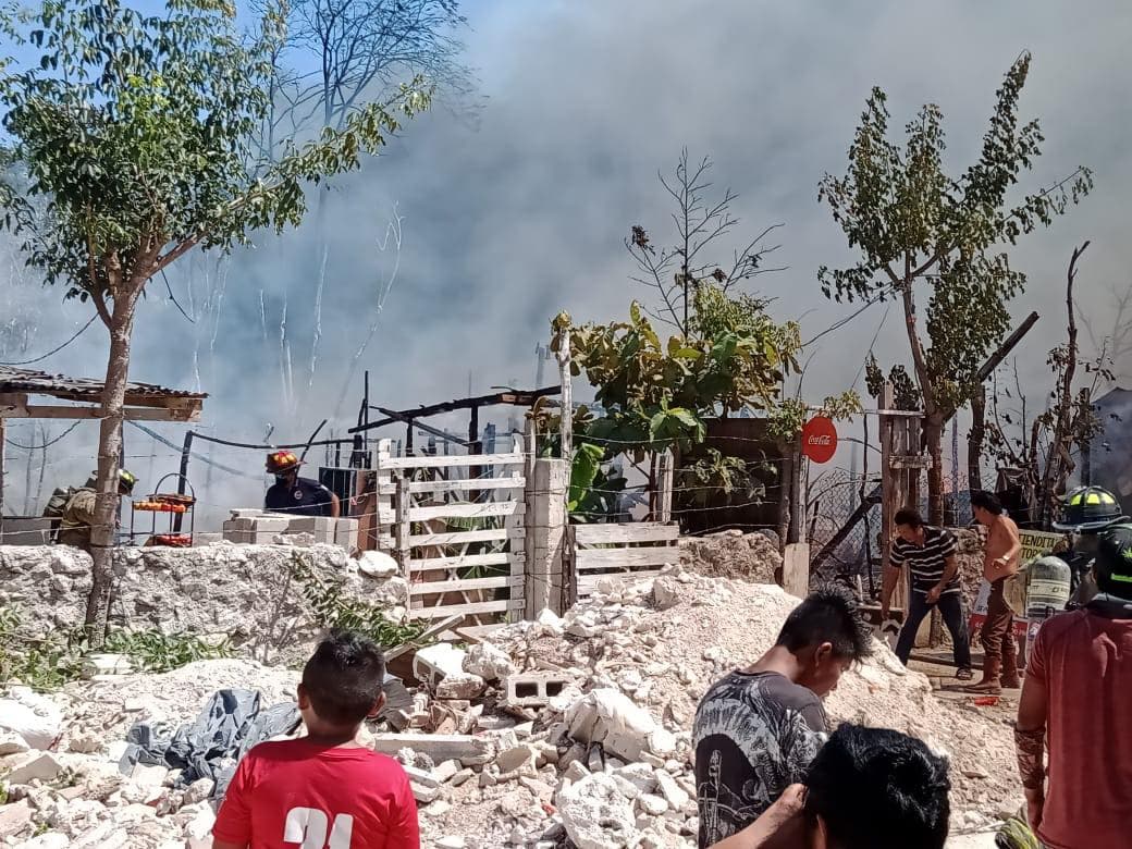 Se queman casas de lámina en Playa del Carmen; piden apoyo para dos familias afectadas