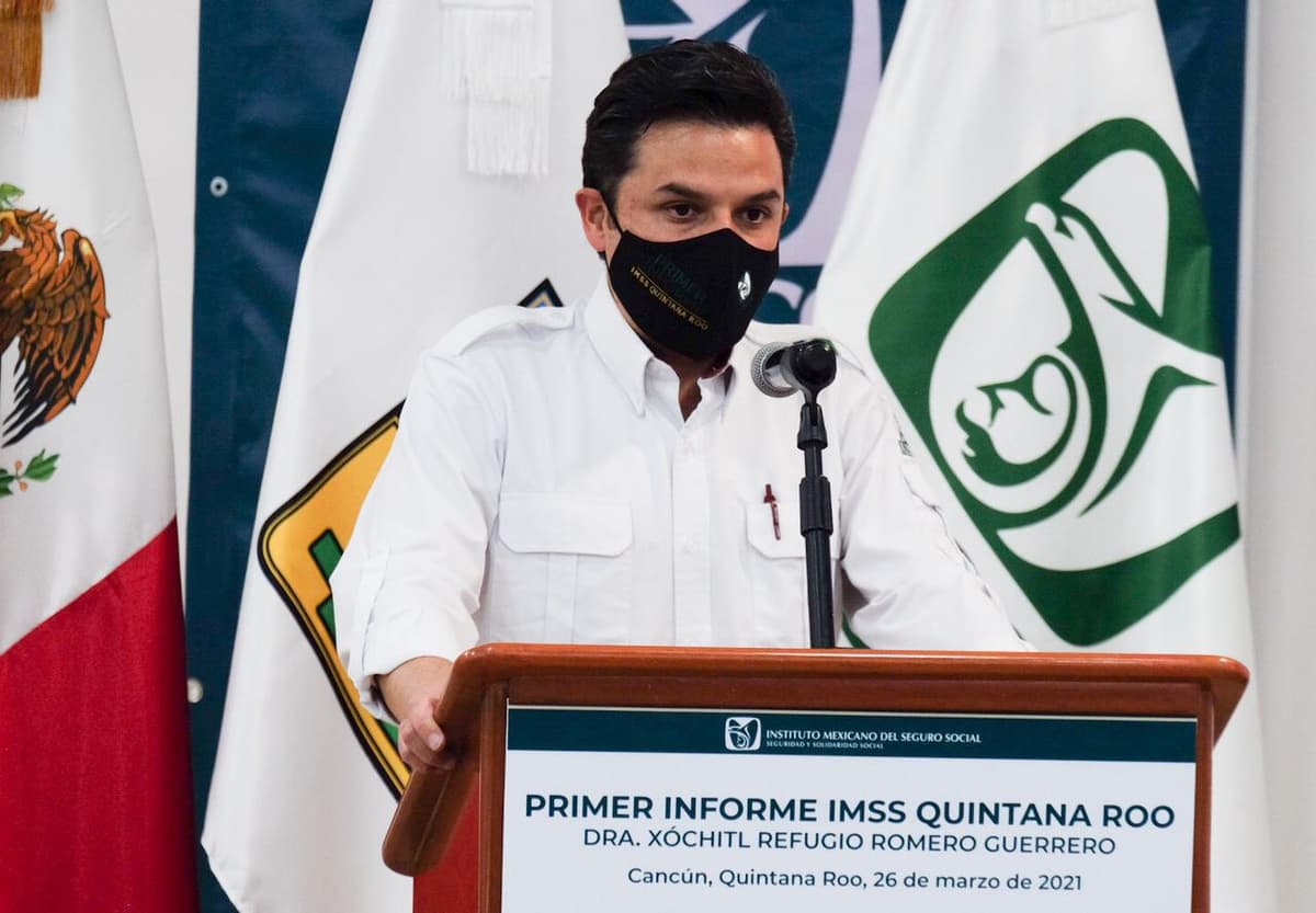 Garantiza Zoé Robledo la vacunación de todo el personal del IMSS en Quintana Roo