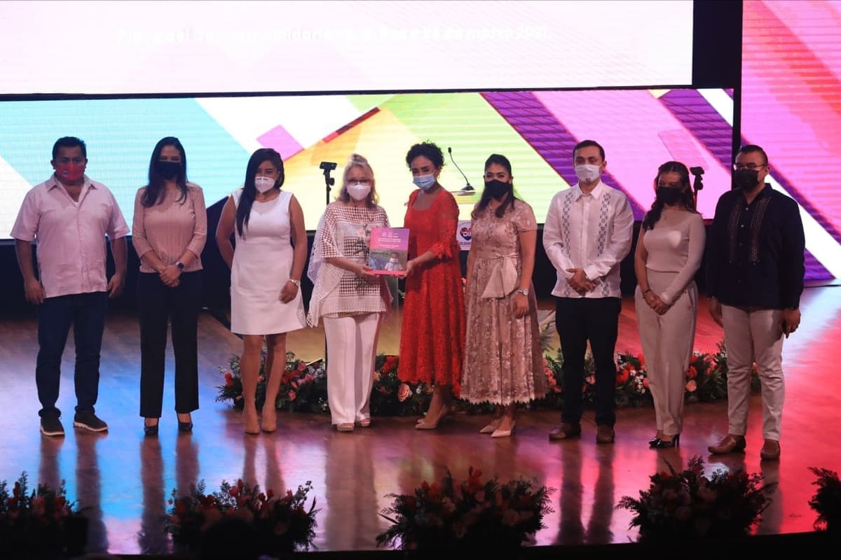 Rinde Karla Robles Miranda informe de actividades al frente del DIF Solidaridad