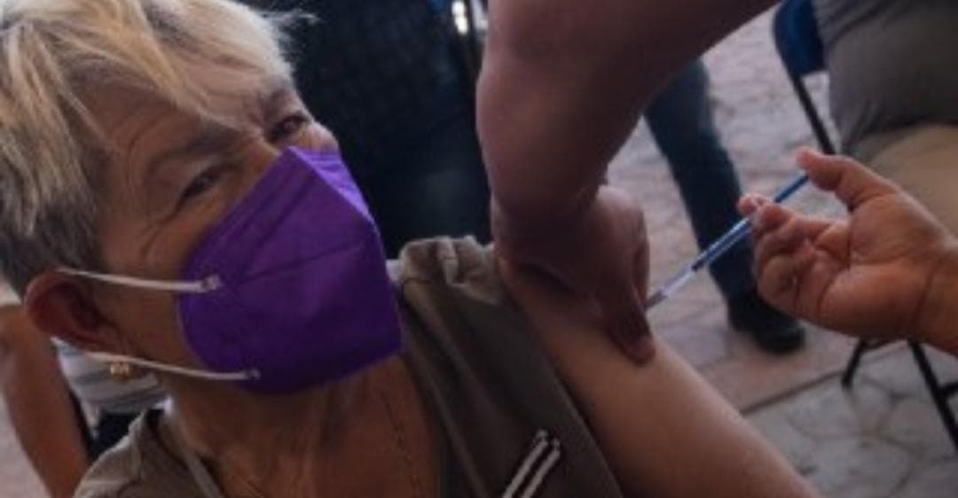 Para acelerar vacunación, se integran médicos del Ejército y la Marina