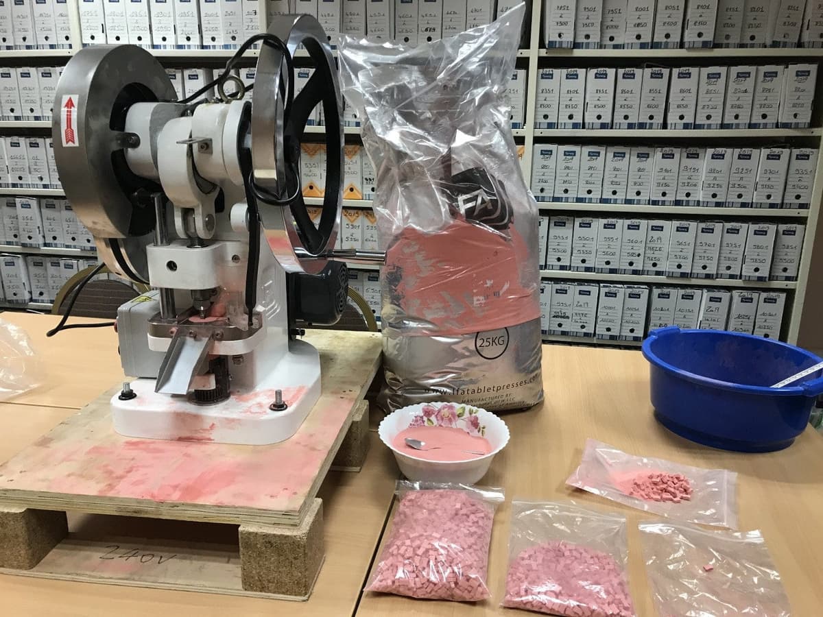 Presumen decomiso en 'narcolaboratorio de éxtasis', era en realidad dulces de fresa