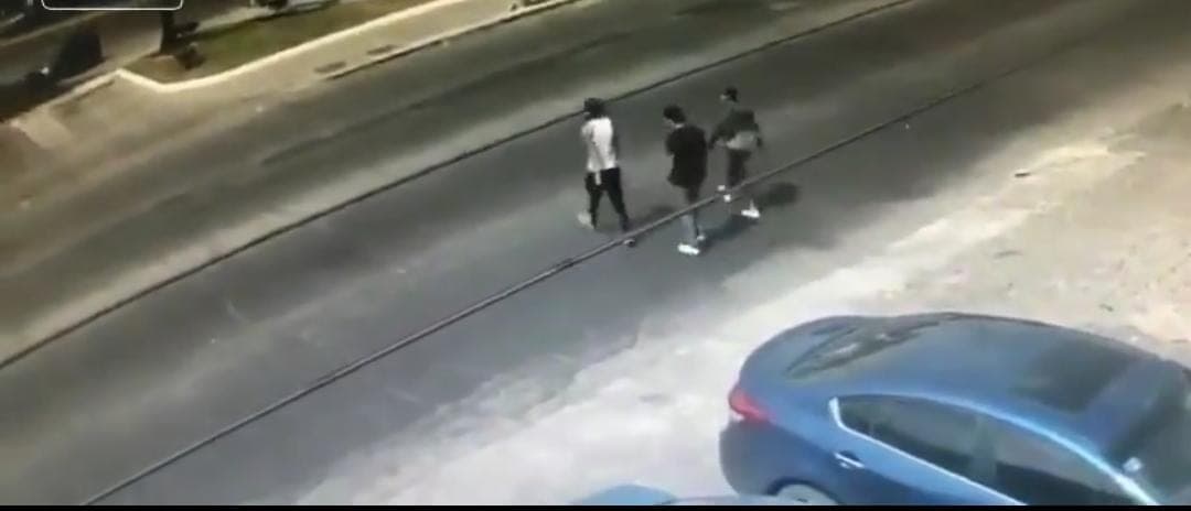 Video: Conductor atropella a sus asaltantes en Guadalajara