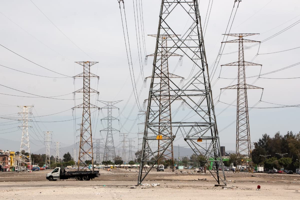 Morena, PT y Partido Verde le prometen a AMLO dar respaldo a la reforma eléctrica