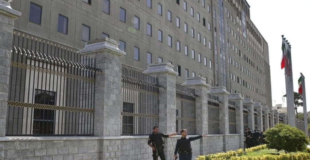 Ahorcan a cuatro sujetos que violaron a una mujer frente a su esposo