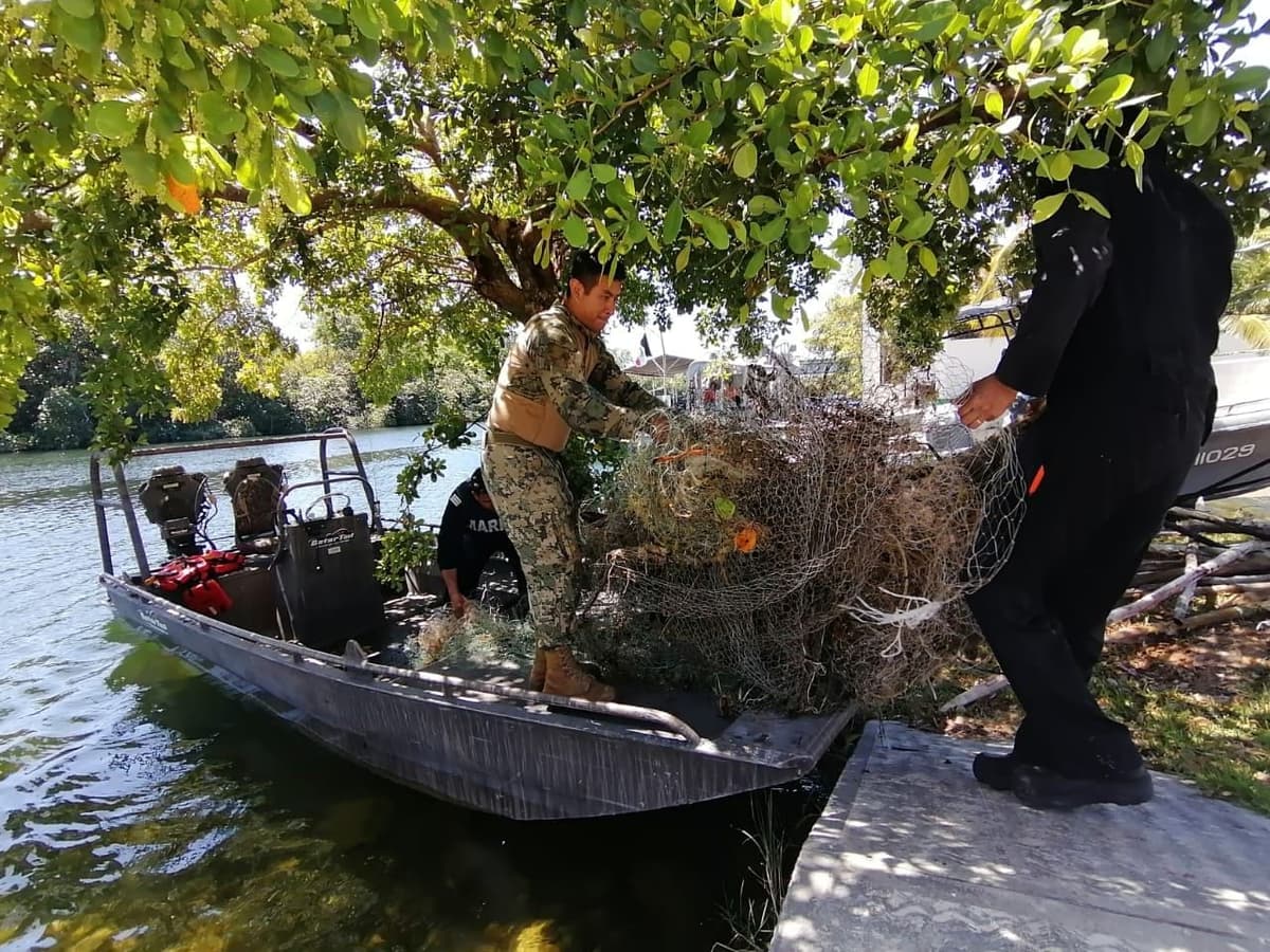 Decomisa la Marina una red ilegal en el estero de Chac en Chetumal