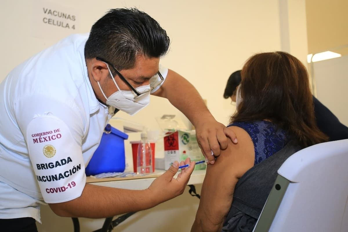 Reinician en Solidaridad programa de vacunación a adultos mayores