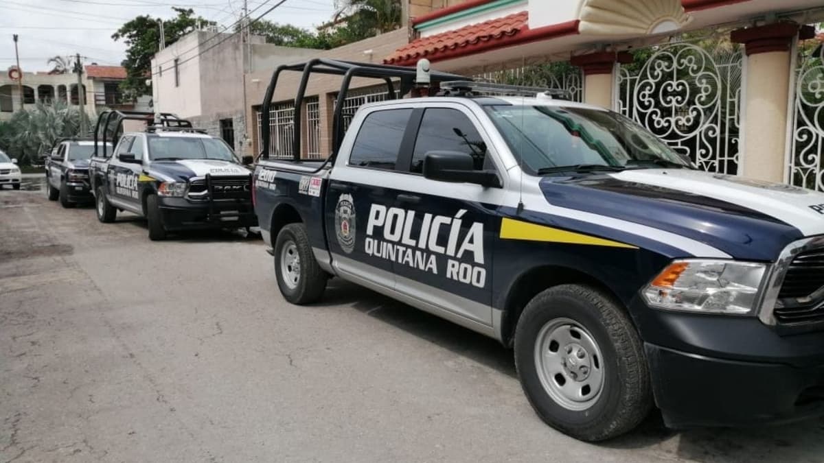 Roban 300 relojes de vehículo estacionado en Cancún